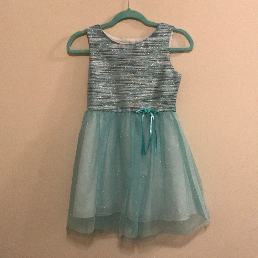 Beautiful knee length dress for any occasion.